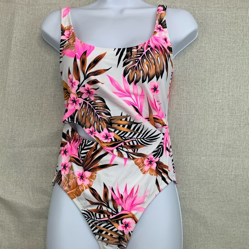 Salt + Cove Women's Tropic Time Knot-Front Front-Cutout Swimsuit Size M
